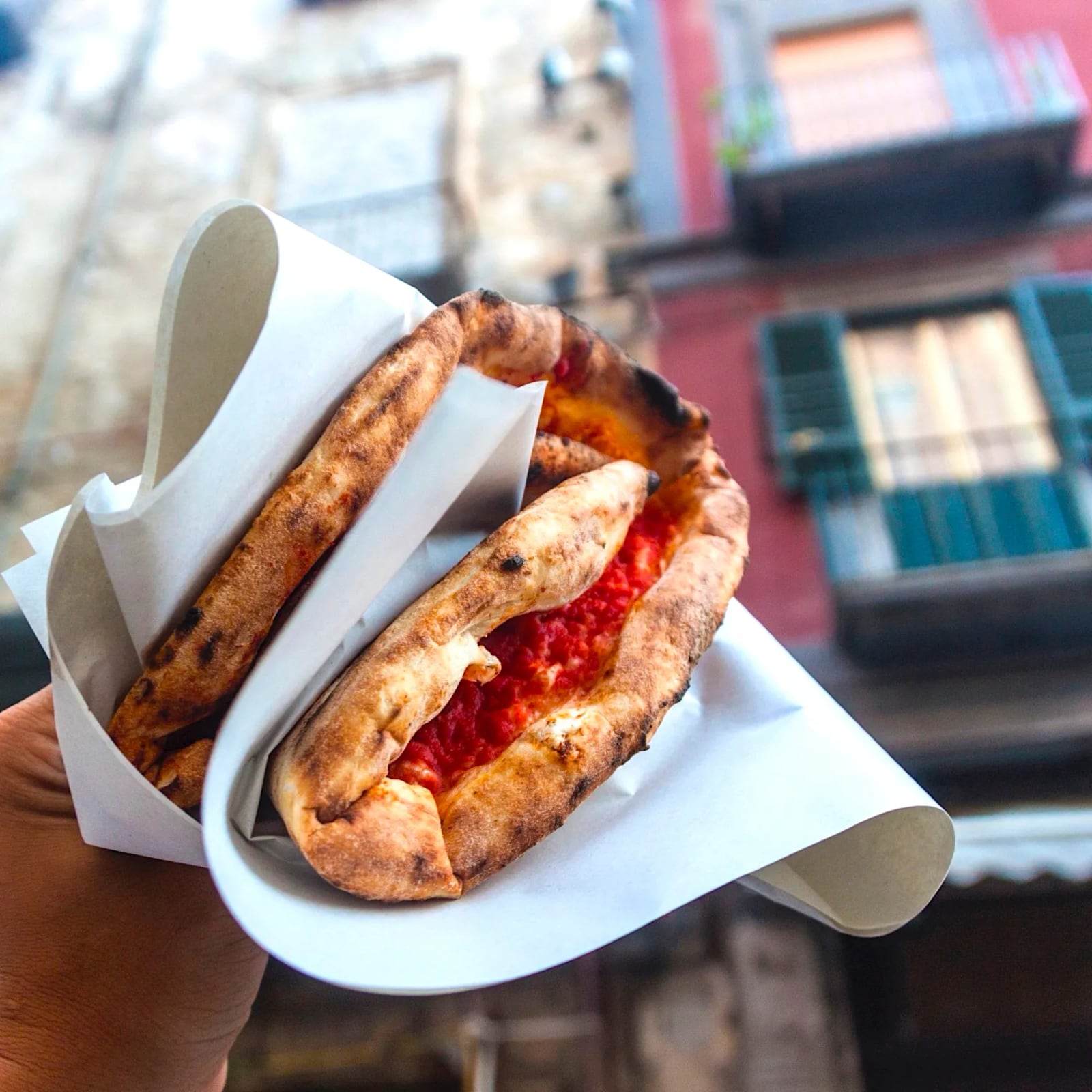 A pizza Portafoglio, Naples classic streetfood