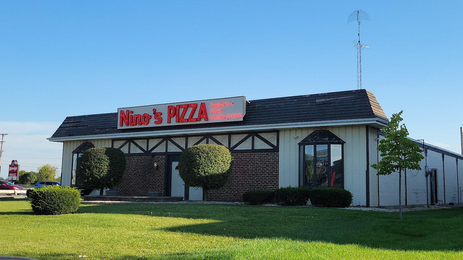 Nino’s Pizza