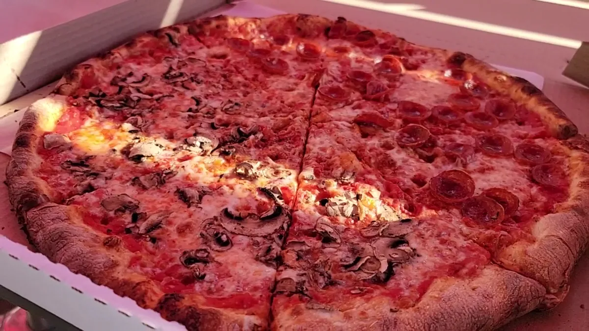 Secret Pizza, photo 3