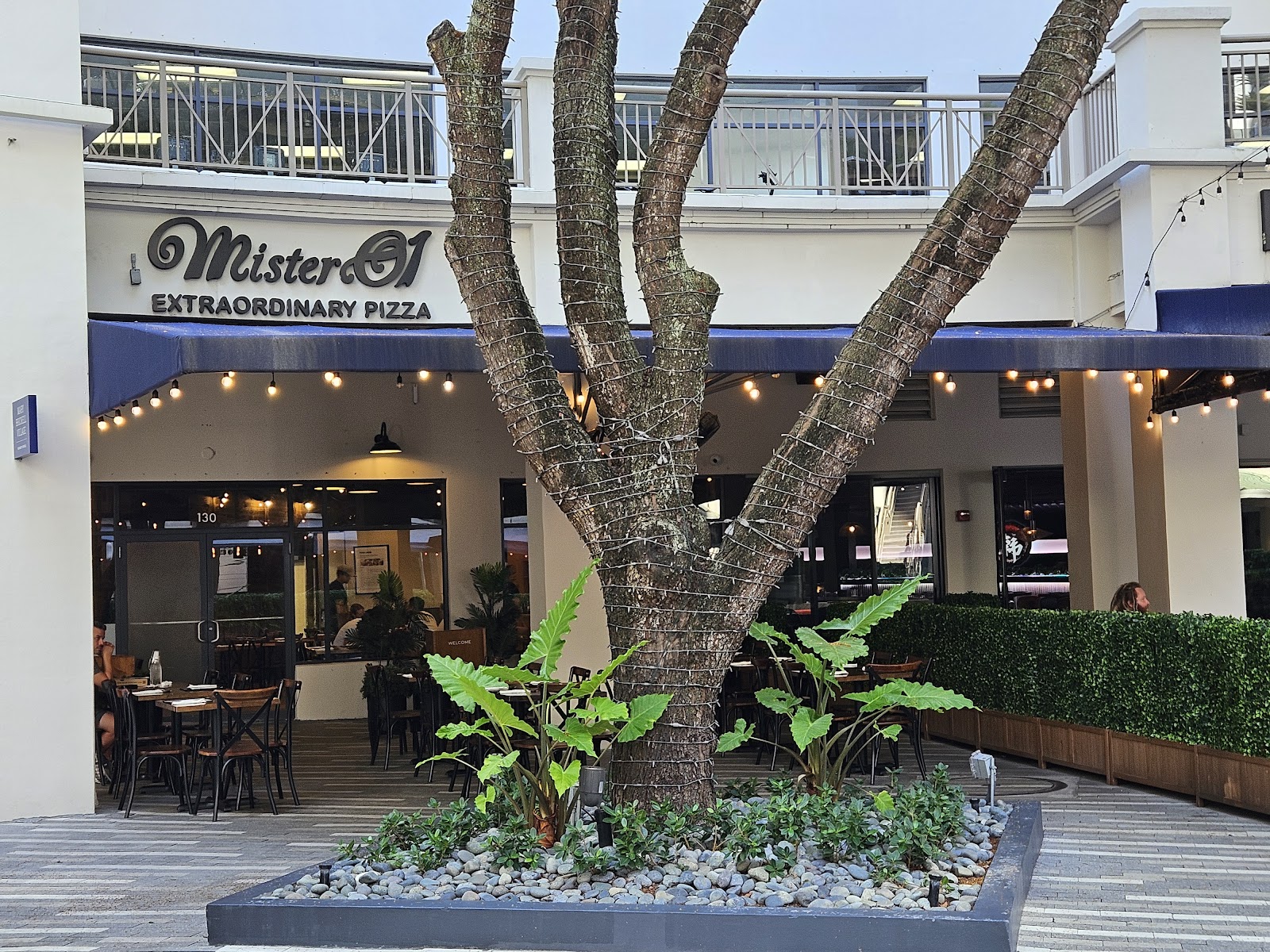 Mister O1 Extraordinary Pizza (Multiple locations)