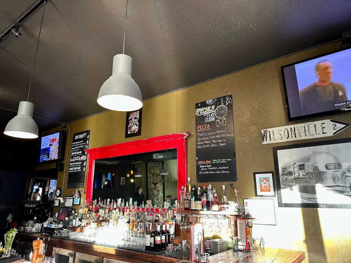East Glisan Pizza Lounge, photo 7