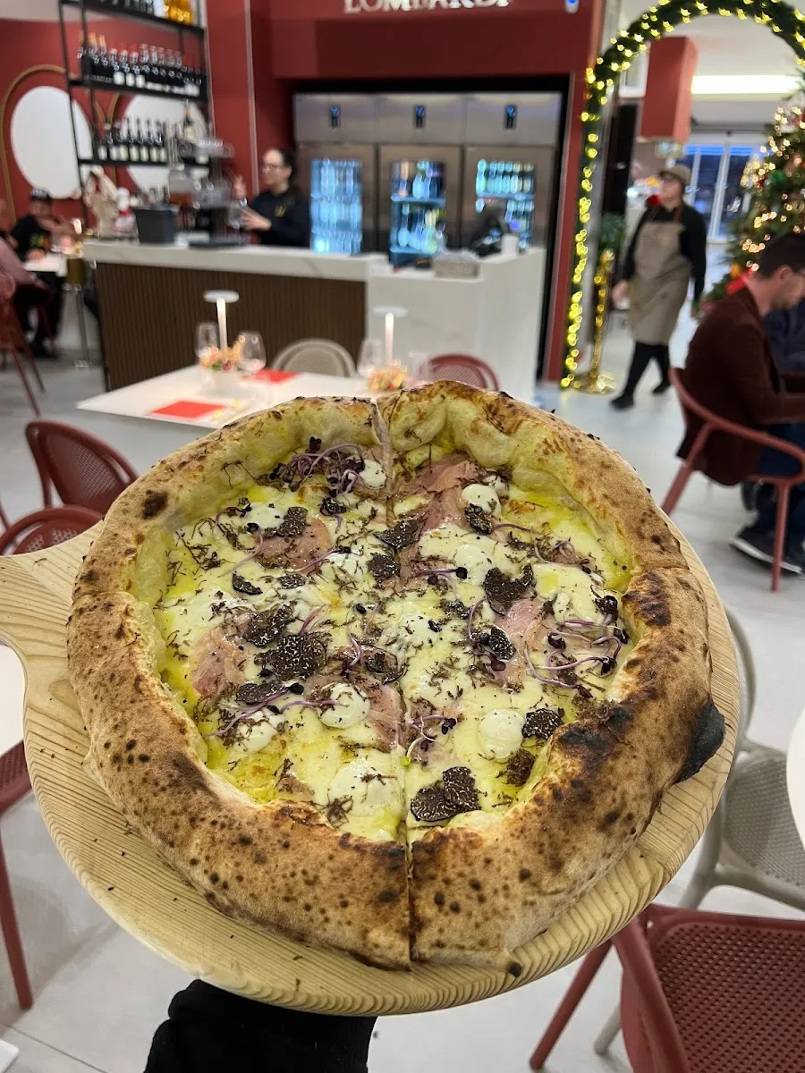 Lombardi Pizzeria, photo 2
