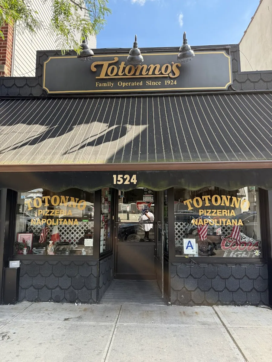 Totonno's Pizzeria Napolitana, photo 1