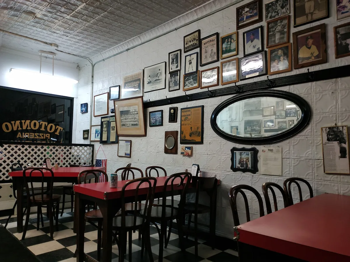 Totonno's Pizzeria Napolitana, photo 7