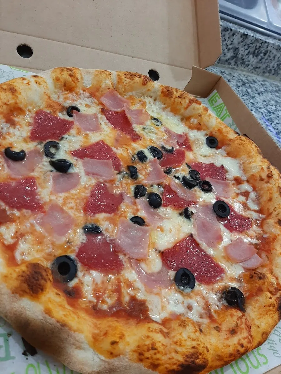 El Rubio Pizzeria  & Smashburger, photo 4