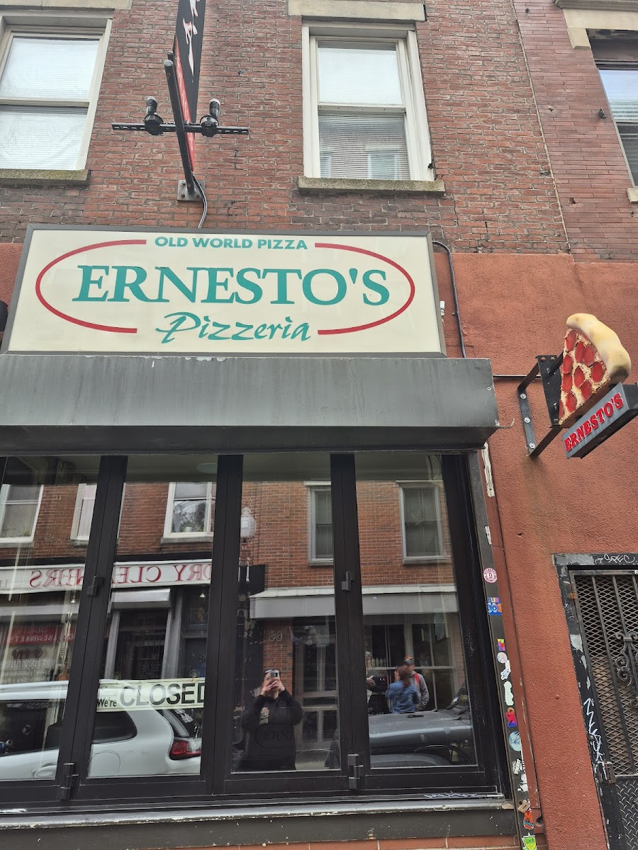 Ernesto's Pizza