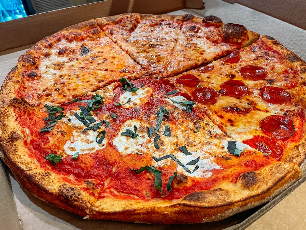 Ernesto's Pizza, photo 7