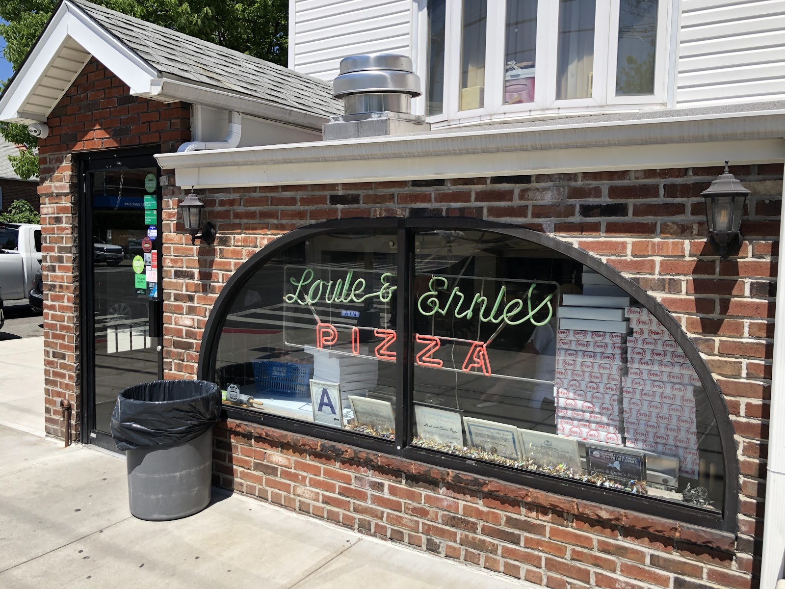 Louie & Ernie's Pizza