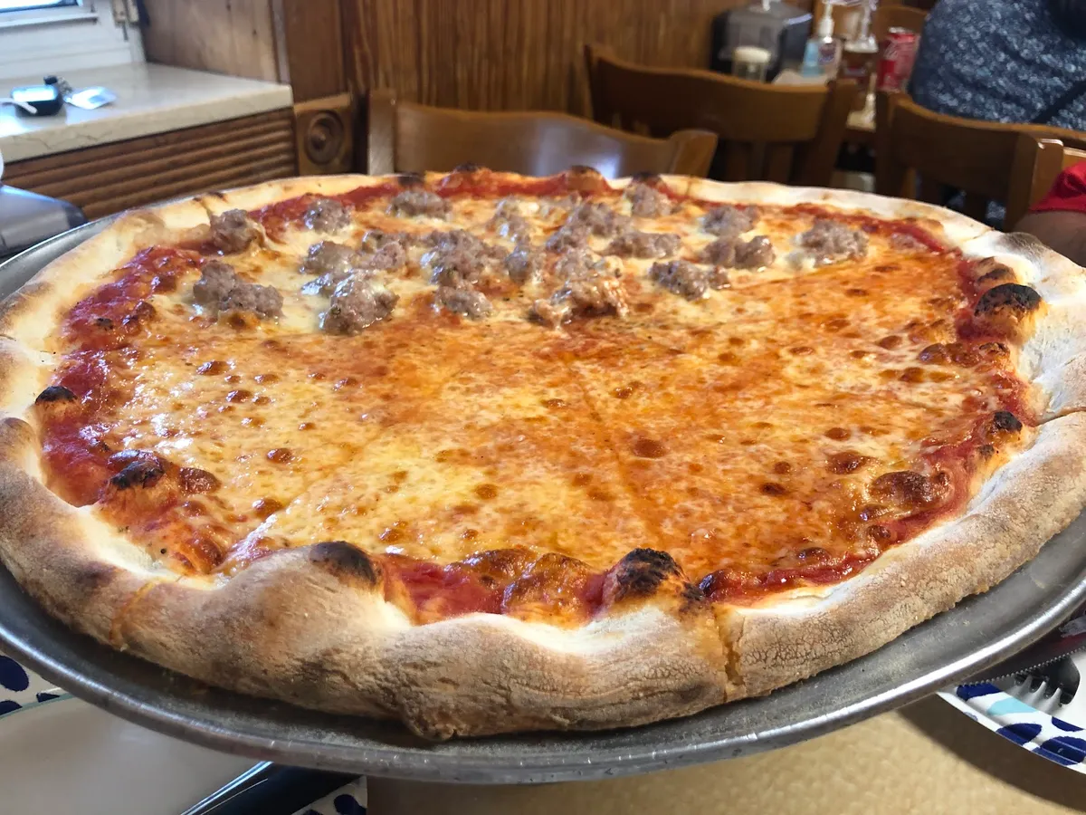 Louie & Ernie's Pizza, photo 2