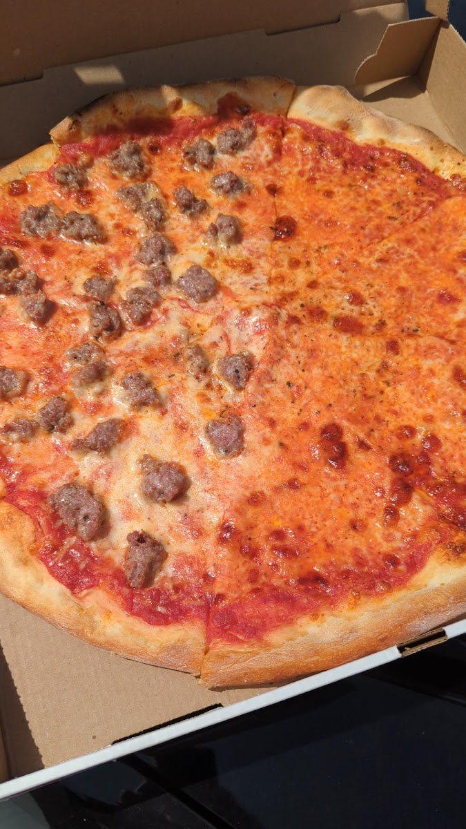 Louie & Ernie's Pizza, photo 3
