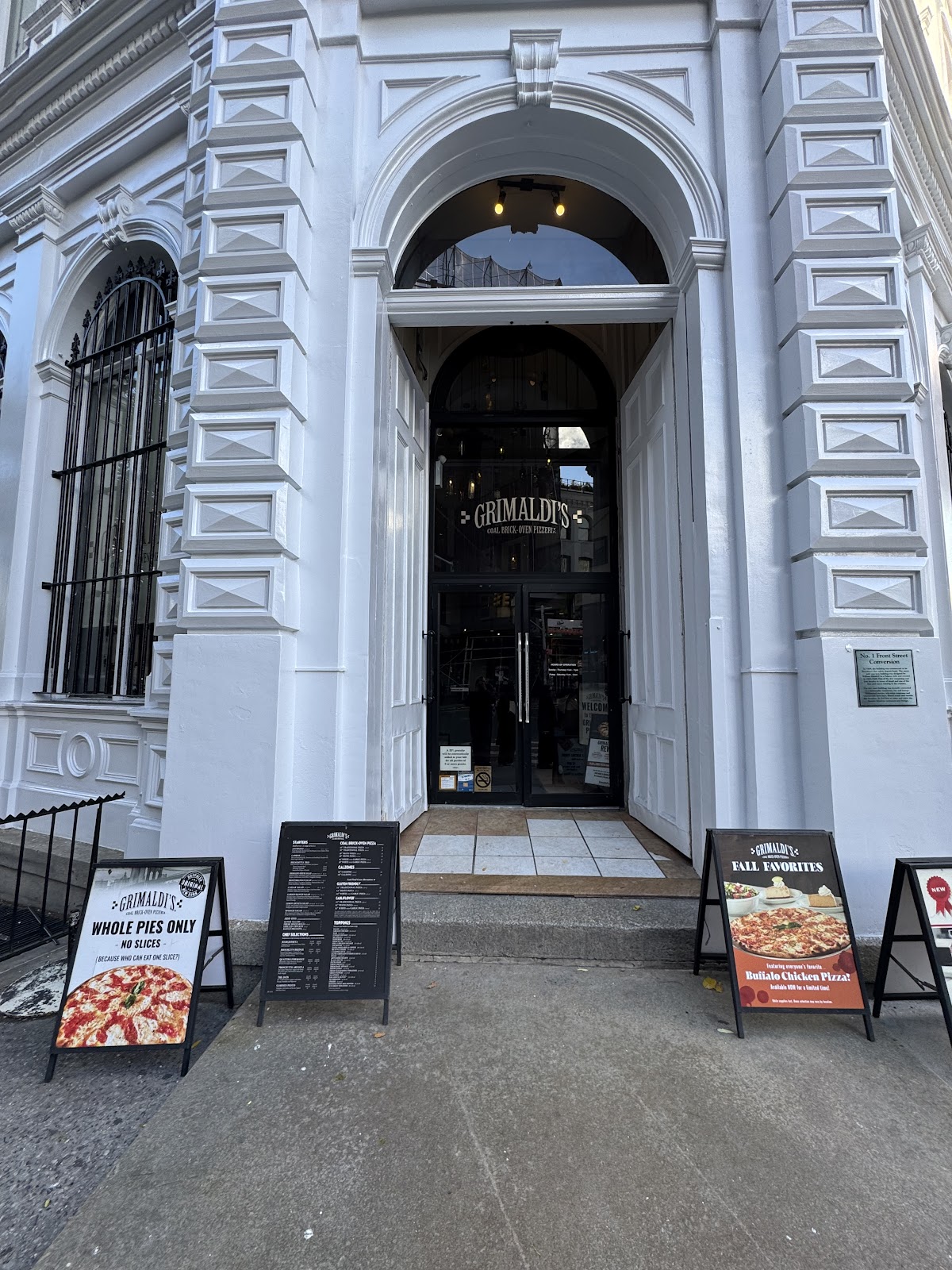 Grimaldi's, photo 4
