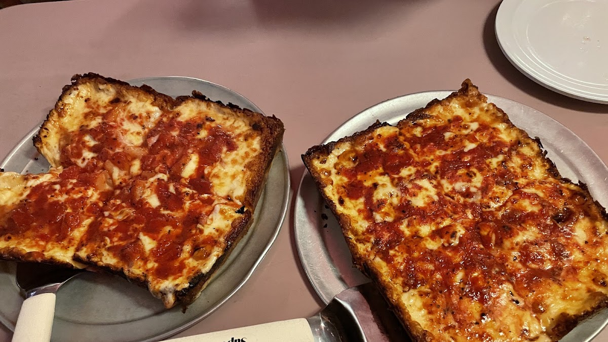 Loui's Pizza, photo 2