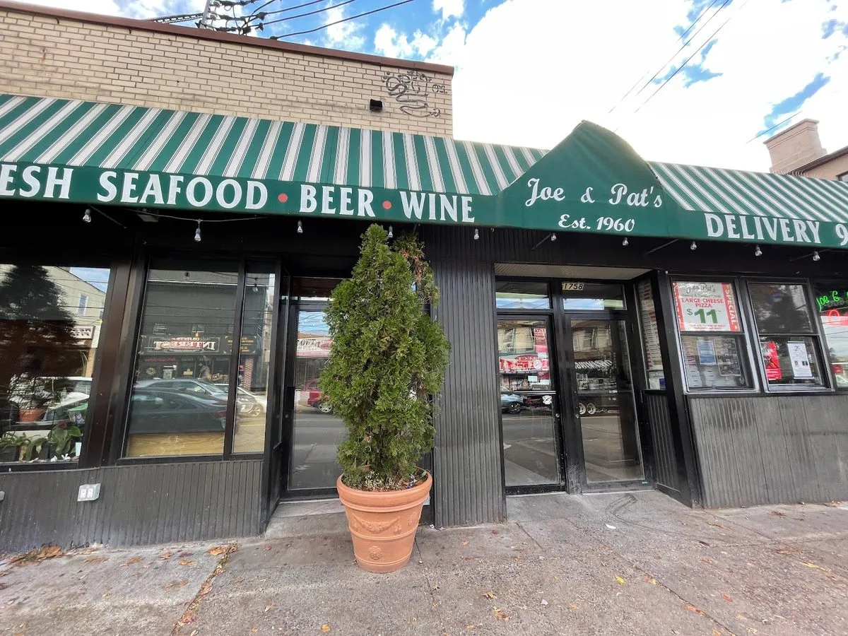 Joe & Pat’s, photo 2