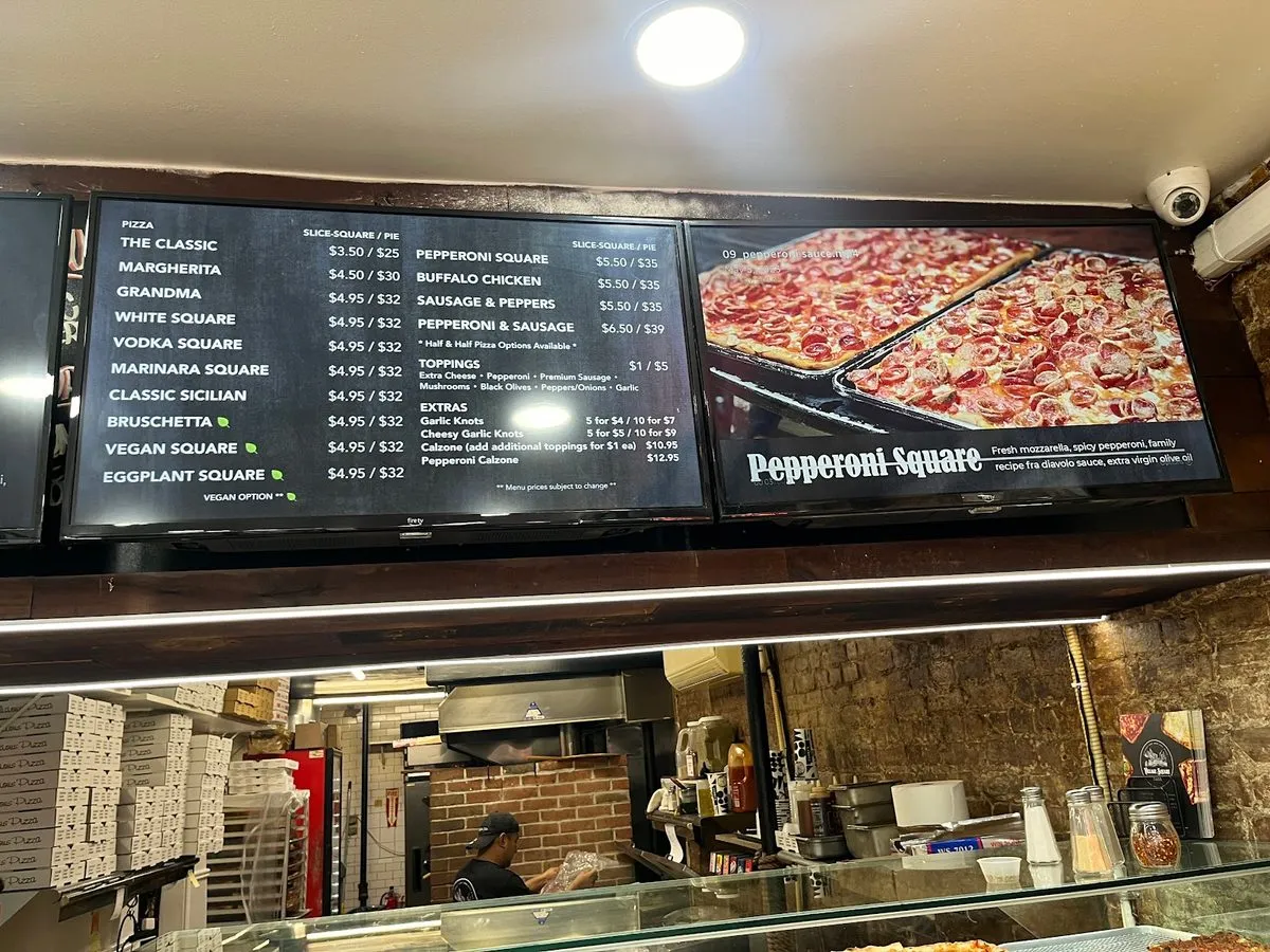 Village Square Pizza, photo 3