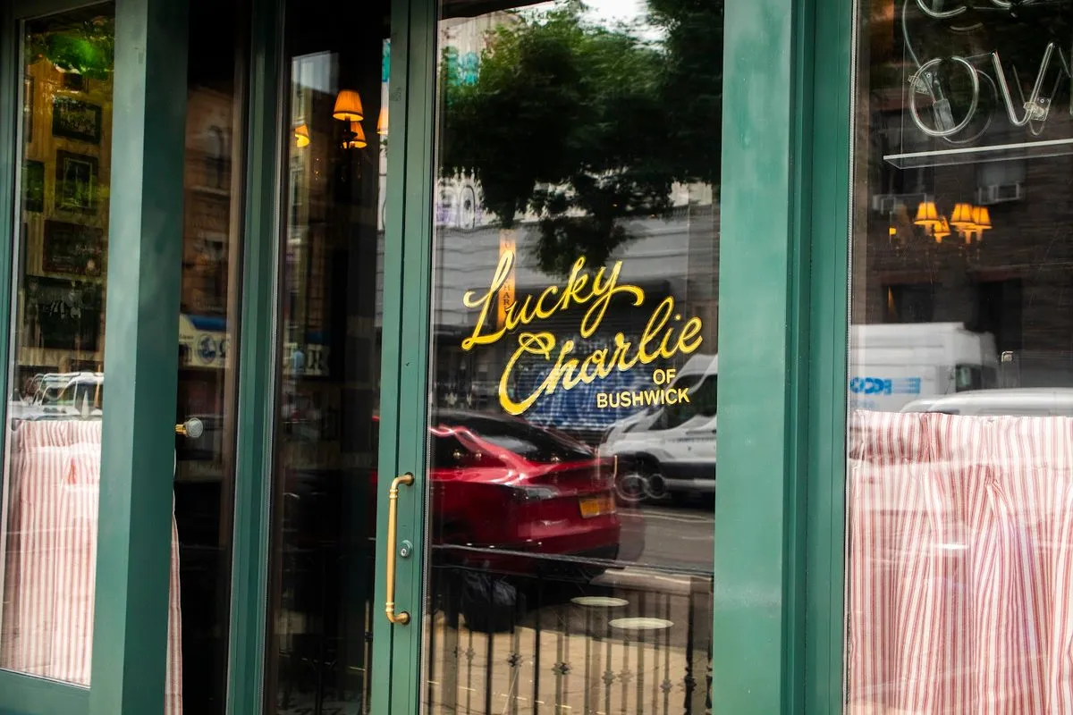 Lucky Charlie, photo 1