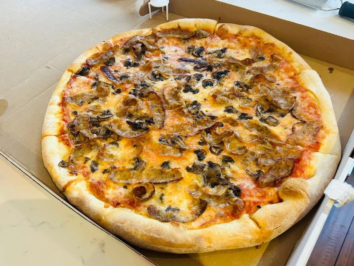 Luigi's Pizza, photo 2
