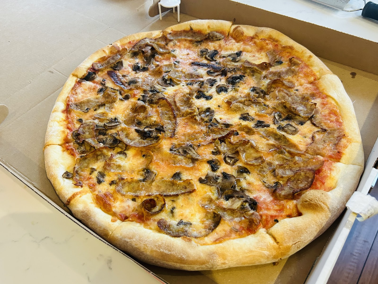 Luigi's Pizza, photo 2