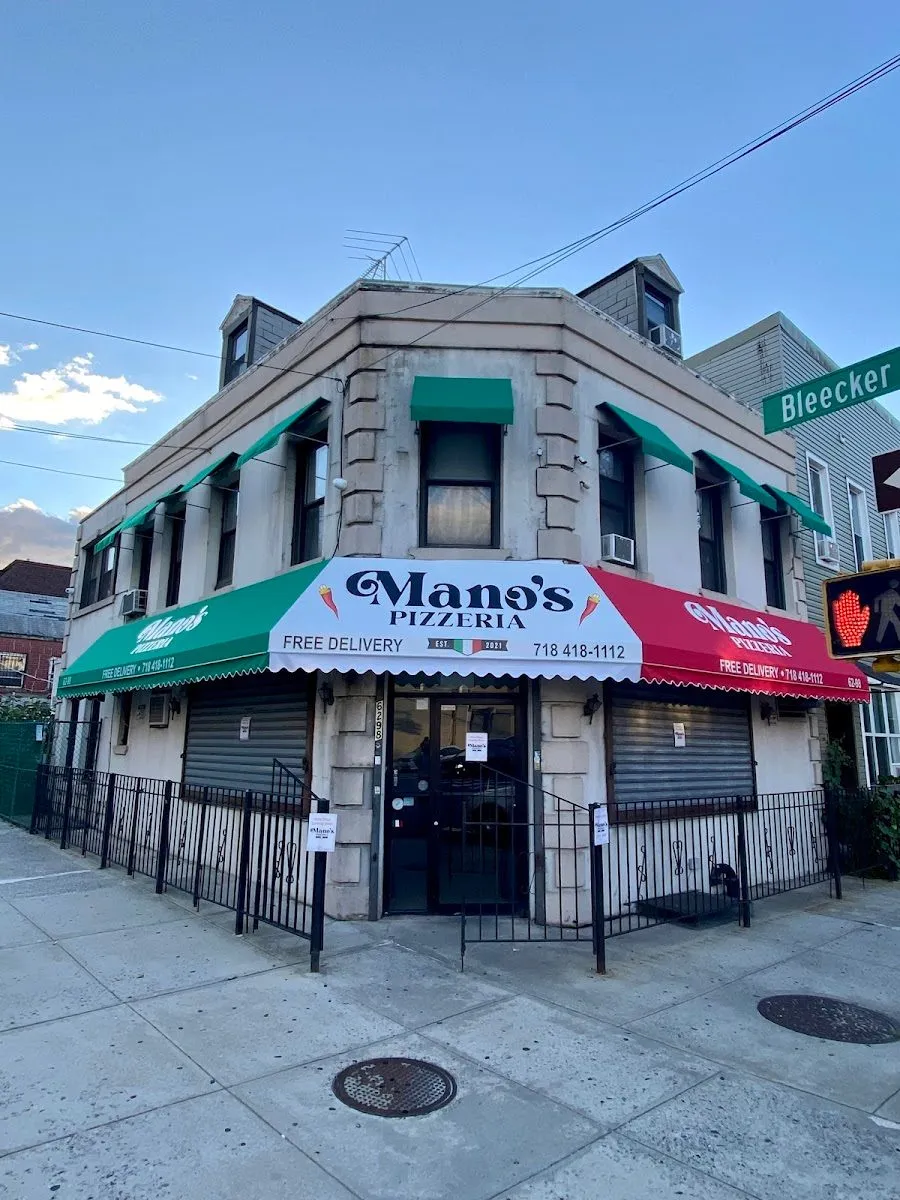Mano's Pizzeria, photo 1