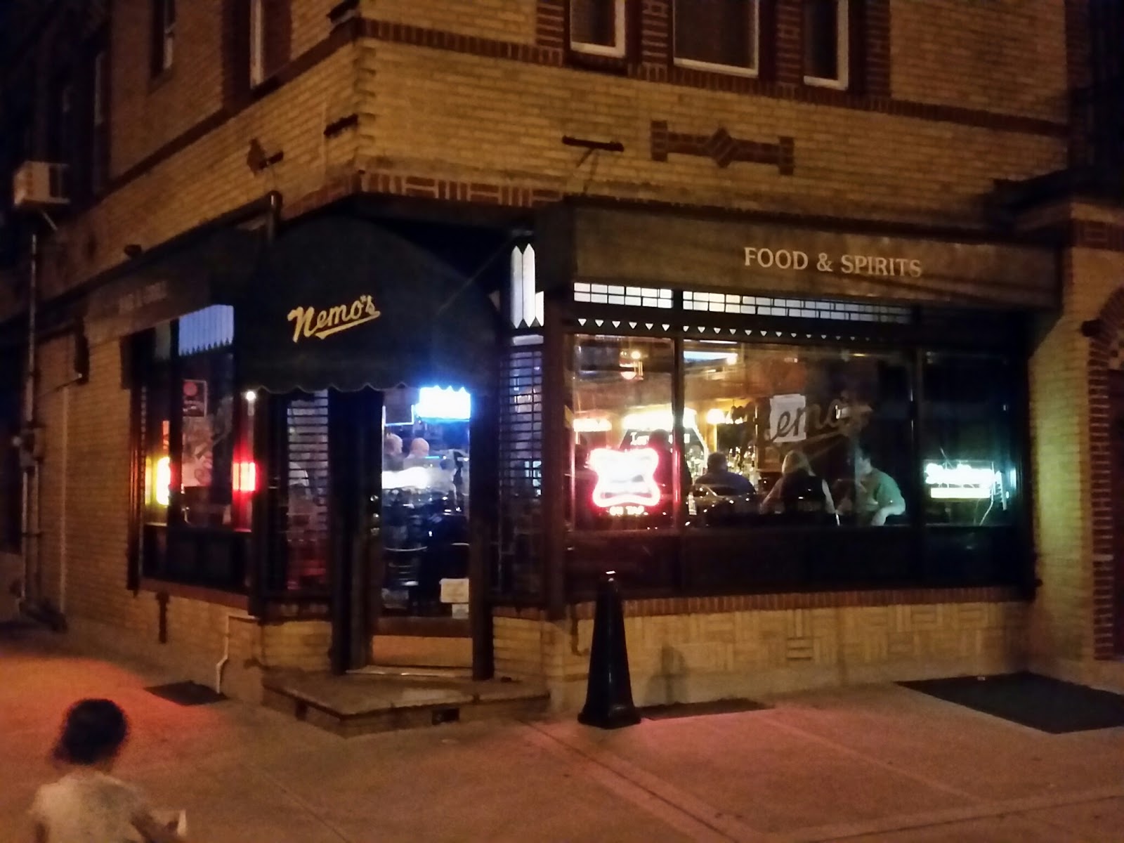 Lee's Tavern