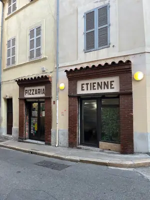 Chez Étienne