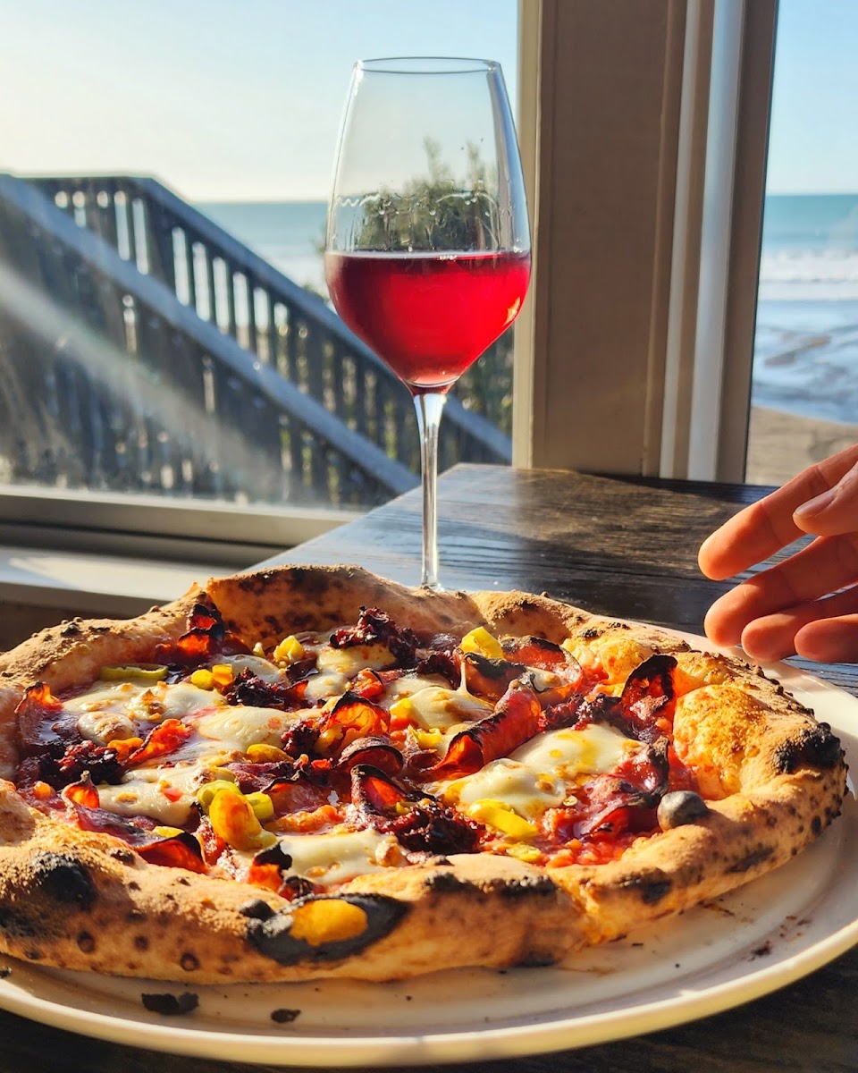 Black Sand Pizzeria and Bistro, photo 3