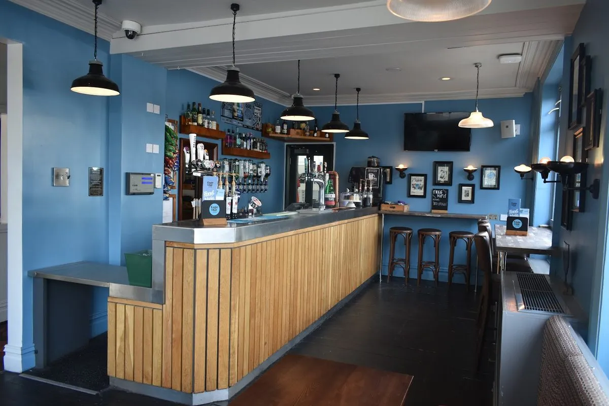 Eagle & Ball, photo 3