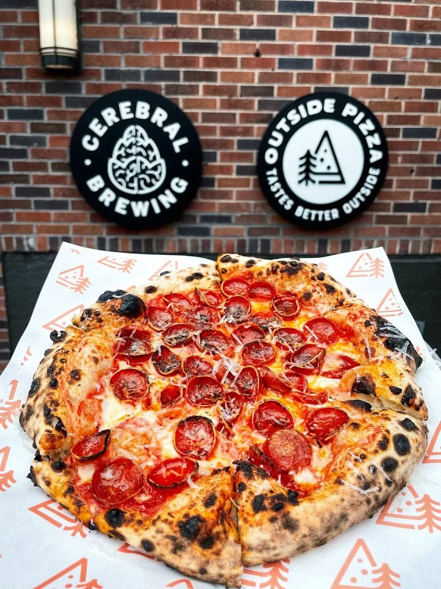Outside Pizza, photo 3