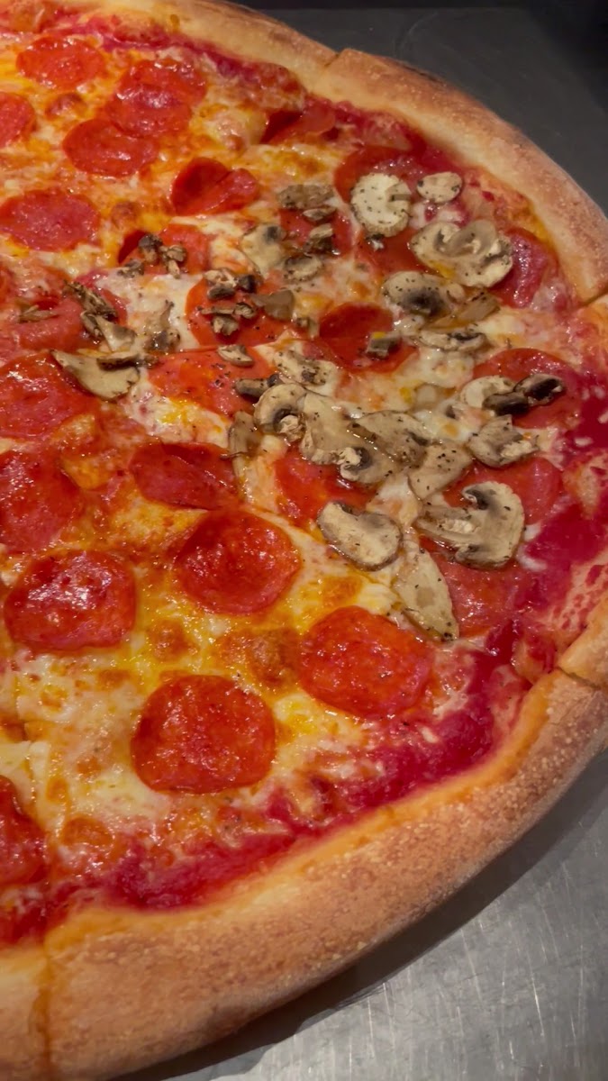 Sal's Authentic New York Pizza 314-318 Victoria Street, Darlinghurst, photo 3