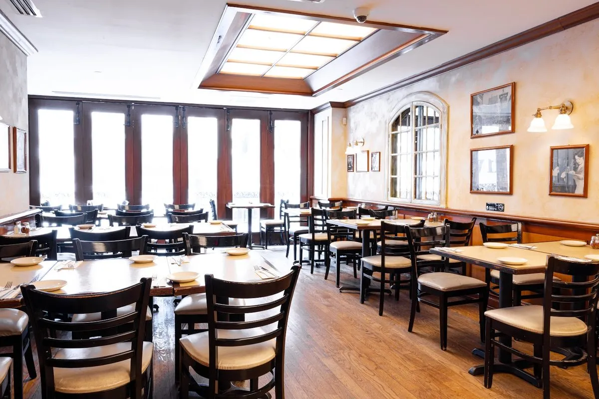 Angelo's Coal Oven Pizzeria, photo 1