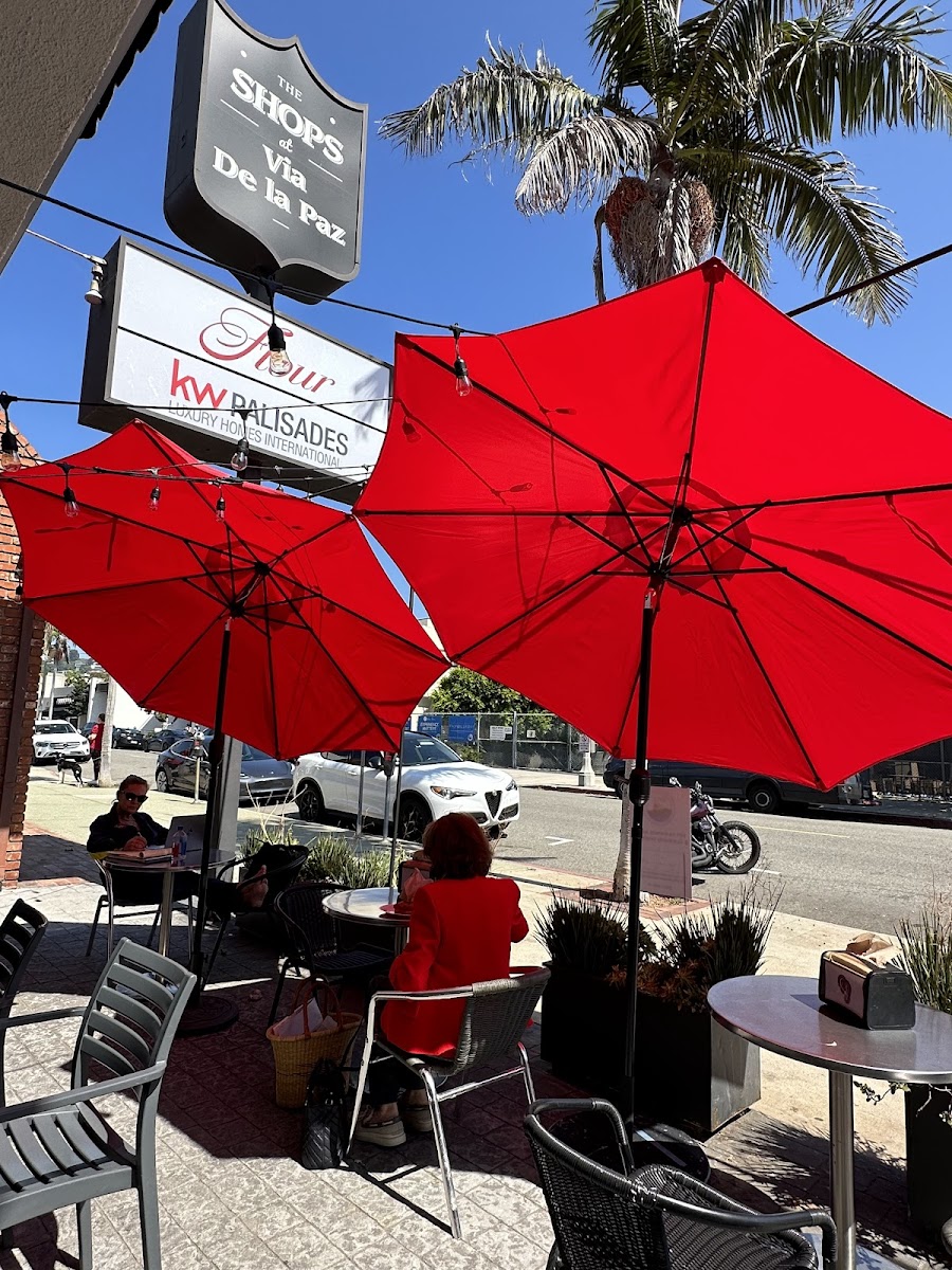 Flour Pizzeria & Cafe