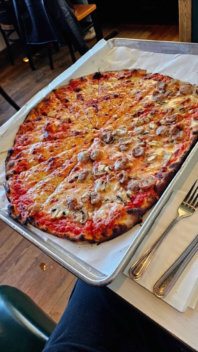 Mike's Apizza & Restaurant, photo 2