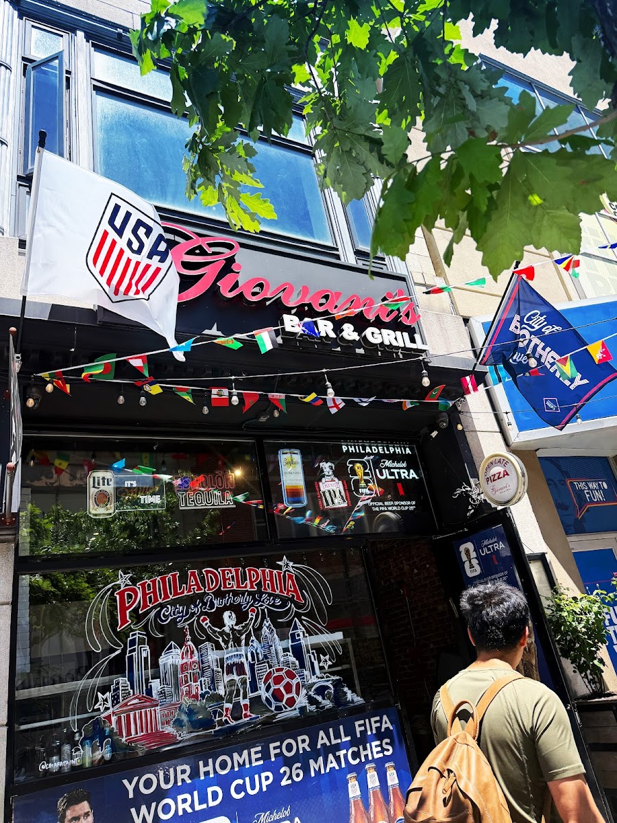 Giovani's Bar & Grill