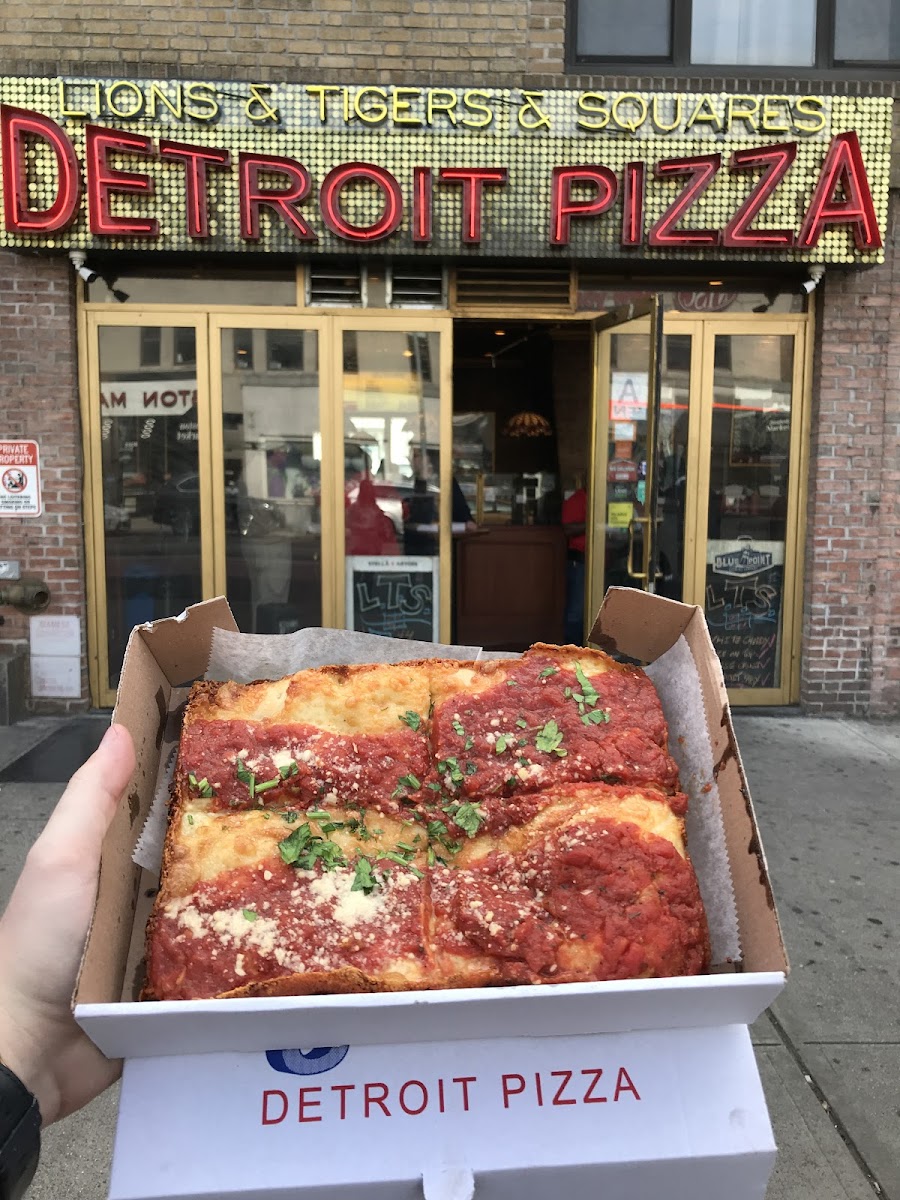 Lions & Tigers & Squares Detroit Pizza, photo 2