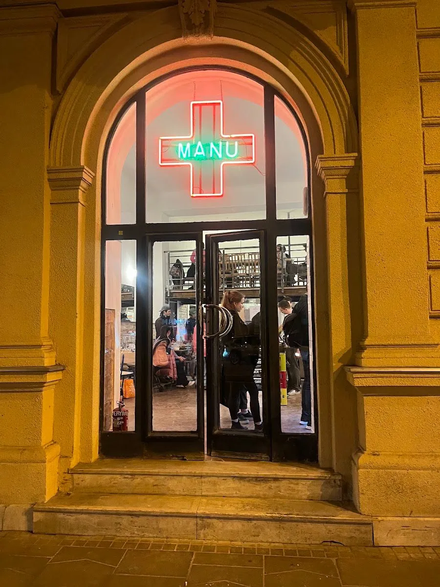 MANU+, photo 1