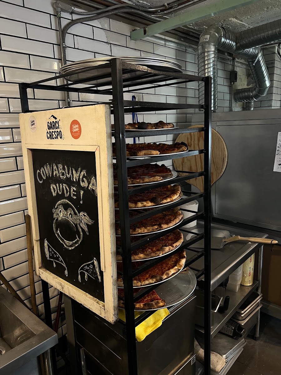 Hank's Pizza Choza