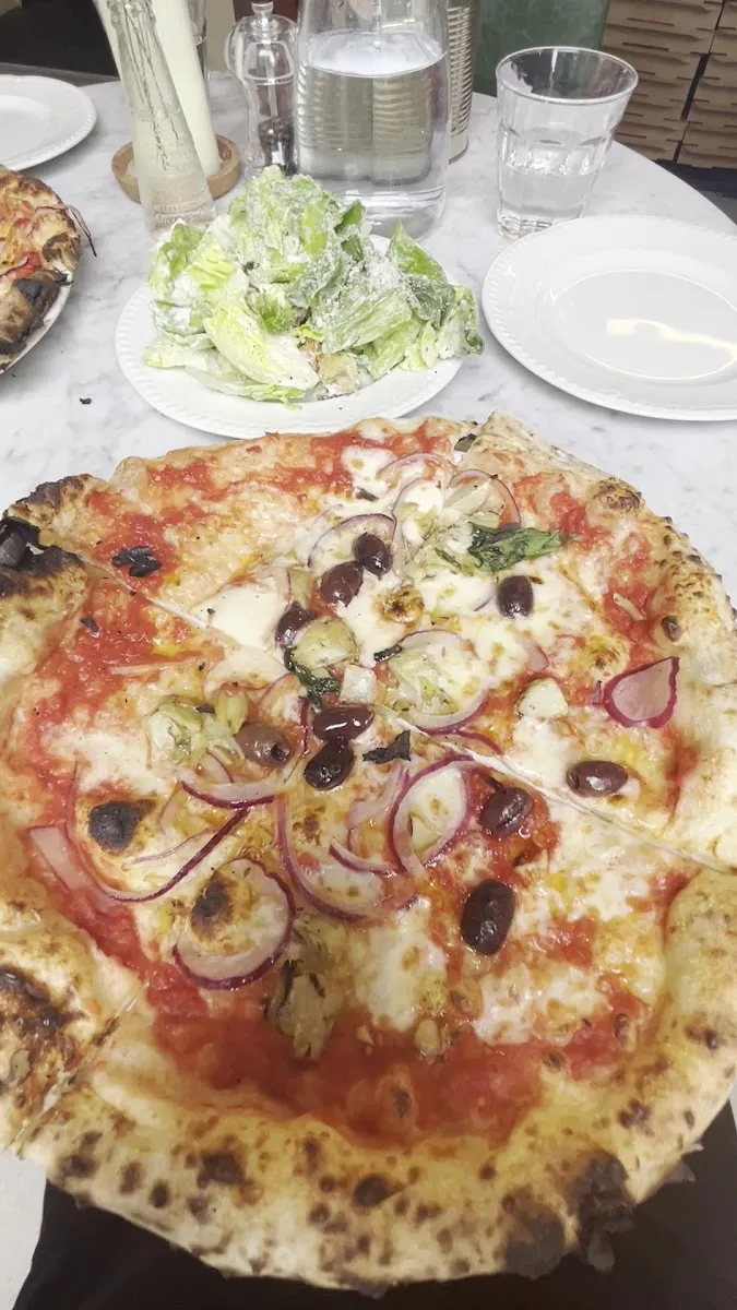Rudy's Pizza Napoletana - Queensway, photo 3